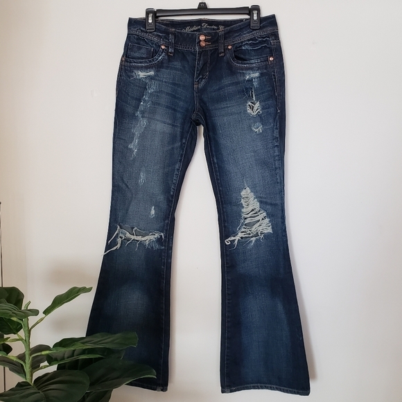 Madison Denim co low rise flare leg jeans. Sz 5/6 juniors sizes. Waist 31. - Picture 1 of 10